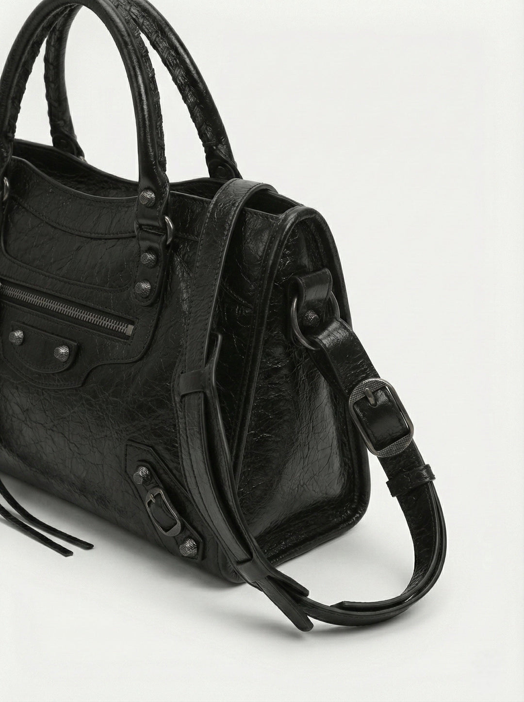 Carmela- Stylish Handbag with Spacious Interior & Minimalist Design