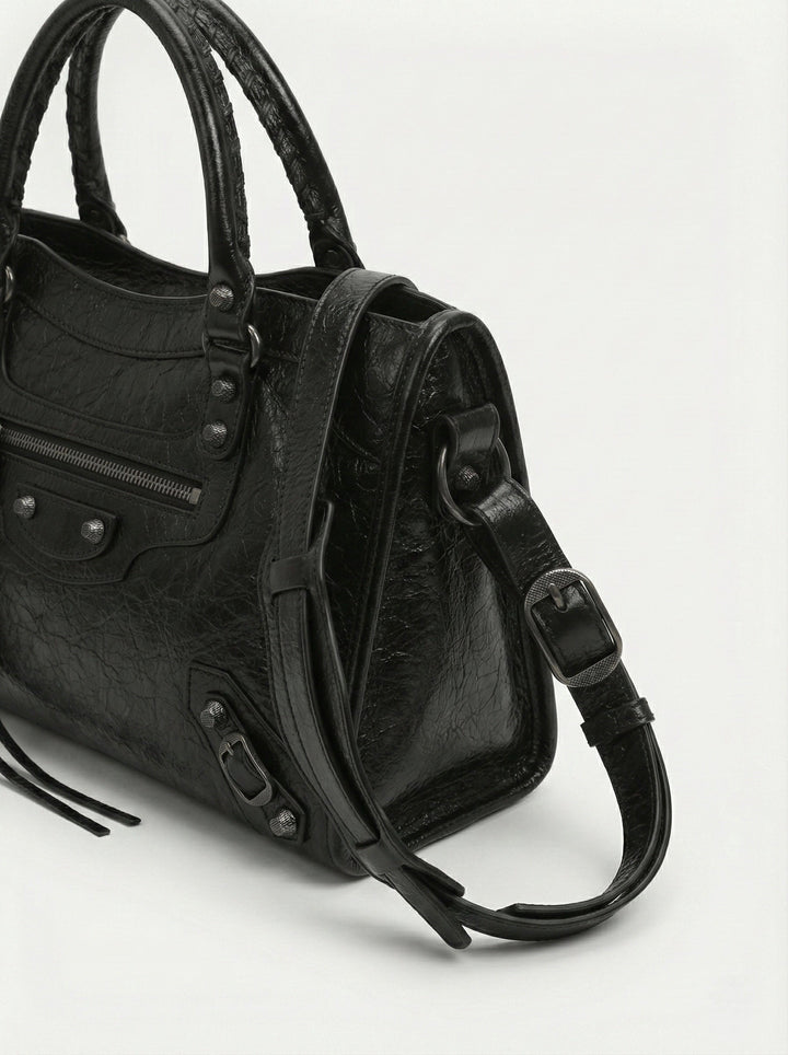 Carmela- Stylish Handbag with Spacious Interior & Minimalist Design